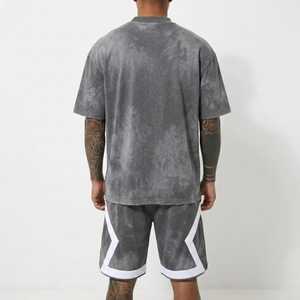 Ensemble T-shirt et short de sport gris délavé vintage pour homme, style streetwear premium, tenue décontractée d'été - Product Image 4