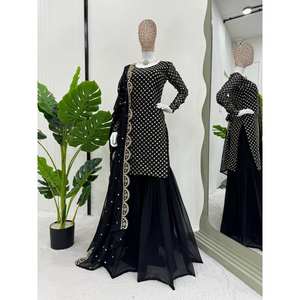 Ensemble de costume de soirée en tissu mousseline taille XL avec travail de broderie et de sequins - Product Image 4