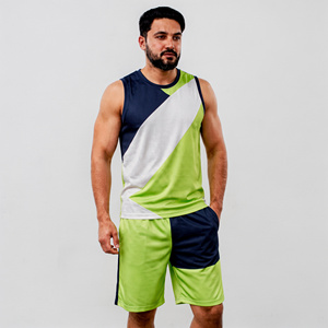Conjunto de camiseta sin mangas y pantalones cortos con estampado geométrico para hombre, cuello en V, de secado rápido, tejido de poliéster, estilo deportivo, para verano. - Product Image 4