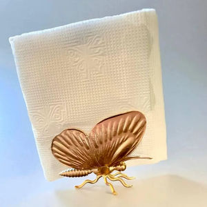 Porte-serviettes de luxe en forme de papillon, idéal pour offrir en cadeau, pour la table à manger, la cuisine et la décoration d'occasions spéciales, en provenance d'Inde. - Product Image 1