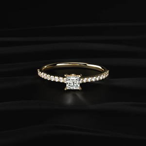Anillo Halo Corte Princesa con Diamante Cultivado en Laboratorio de 0.5CT, Chapado en Oro de 14K, Certificado IGI, Claridad VVS-VS, Especial para Regalo del Día de la Madre - Product Image 1