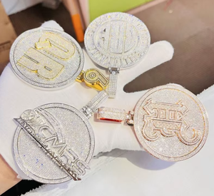 จี้เพชรโมอิสซาไนต์แบบเย็น Orelia Luxe สร้อยคอพร้อมจี้ตัวอักษรแบบกำหนดเอง เครื่องประดับชุบทอง เงินแท้ 925 สไตล์ฮิปฮอป สำหรับทุกเพศ เหมาะสำหรับงานปาร์ตี้ - Product Image 3