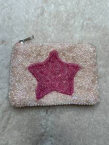 Pochette rouge brodée « Be Mine » avec motif cœur, sac carré à fermeture éclair, cadeaux promotionnels en toile tendance - Product Image 4