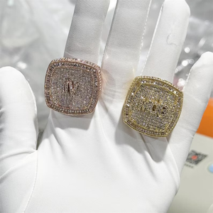 Bague Hip Hop Moissanite Iced Out, forme carrée coussin, large, en or, argent et rose gold, luxe, bling, pour hommes et femmes, look tendance - Product Image 4