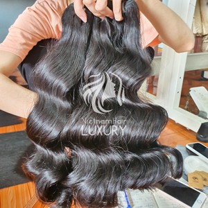Extensions de Cheveux Humains Vierges Vietnamiens de Haute Qualité 100% Cheveux Remy Ondulés Naturels Trame Simple 8-32 Pouces pour Toutes les Couleurs Non Traités Chimiquement - Product Image 2