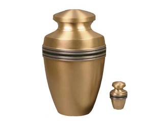 Urnas de Metal de Latón Brillante Hechas a Mano y Personalizadas con Nombres y Fechas Grabados, Diseño Art Deco Nítido y Duradero para Funerales - Product Image 2