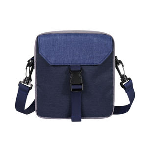 <span class=keywords><strong>Borsa</strong></span> a <span class=keywords><strong>tracolla</strong></span> ecologica da donna e da uomo in poliestere RPET piccola a <span class=keywords><strong>tre</strong></span> scompartimenti con decorazione a bottone - Product Image 5