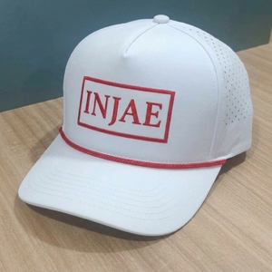 Casquette de golf personnalisée à 5 panneaux, perforée, découpée au laser, broderie tissée, visière pré-courbée, OEM ODM, faible MOQ, couvre-chef de golf - Product Image 2