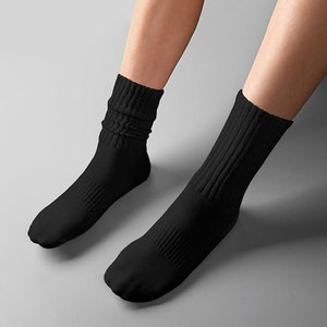 Chaussettes rétro pour femmes, couleur unie, mi-mollet, en tissu tissé doux, confortables, sans couture, élégantes et décontractées - Product Image 2