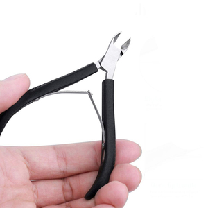 Coupe-cuticules professionnel en acier inoxydable noir mat de qualité supérieure - Outil durable pour les ongles avec une large ouverture de mâchoire pour les ongles épais - Product Image 3