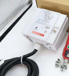 Télécommande radio sans fil 6 touches double vitesse, bouton poussoir + 1 bouton champignon de désactivation + 1 bouton d'activation, IP-65, portée 100 m, alimentation AC/DC avec verrouillage et clé - Product Image 3