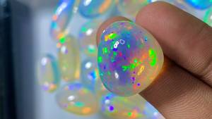 Opale d'Éthiopie naturelle de grande taille, multicolores, effet feu arc-en-ciel, opales Welo - Product Image 2