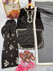 Ensemble Kurti en soie de verre romain de qualité supérieure avec broderie de sequins de 3 mm, pantalon palazzo Farshi et dupatta en organza fantaisie - Product Image 4