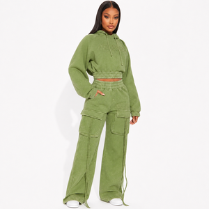 ONETEN APPARELS Conjunto Deportivo Unisex Verde con Sudadera Corta con Capucha y Pantalones Jogger, Manga Larga, Corte Ajustado, Estilo Casual Vintage para Invierno - Product Image 3