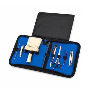 Ensemble de ciseaux de coiffure professionnels avec peigne, brosse, coupe-ongles et outils dans un étui bleu - Product Image 1