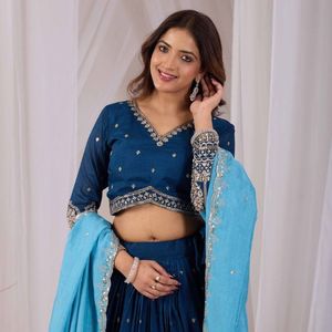 Lehenga Choli con bordado de lentejuelas premium y detalles en hilo, con forro interior de microalgodón y dupatta a juego de Royal Exports. - Product Image 3