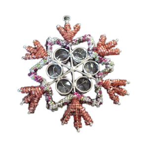 Adorno de copo de nieve colgante de Navidad con cuentas de alambre, decoración bordada para decoraciones festivas - Product Image 1