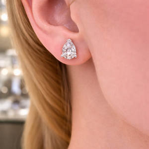 Pendientes de Diamantes con Corte de Pera, 0.50ct en Total (1.00ct por Par), Oro Amarillo de 18K, Certificados por IGI, Chapados en Rodio, Solitario en Forma de Lágrima - Product Image 1