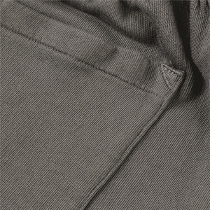 Shorts en polaire pour hommes modernes, matière polaire, taille élastique avec cordon de serrage, coupe confortable, poches latérales, pour activités sportives et usage quotidien. - Product Image 2