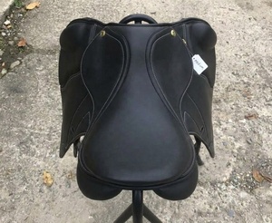 Silla de Montar Inglesa de Cuero Negro Premium Personalizada al por Mayor OEM Profesional para Doma y Eventing Ecuestre con Herrajes de Acero Inoxidable - Product Image 2