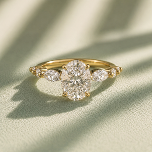 Anillo de Compromiso de Lujo con Moissanita para Mujer, Anillo de Boda con Diamante de Forma Ovalada, Anillo de Promesa de Oro Amarillo Vermeil de 14K - Product Image 1