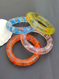 Bracelet en résine de luxe pour femme, bijoux modernes, bracelets tendance, design élégant, prix de gros, artisanat en résine - Product Image 5