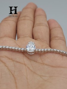 Pulsera de tenis personalizada de oro blanco de 14K con diamantes cultivados en laboratorio de corte pera, certificada por IGI, VVS EF, con diamante central en forma de pera - Product Image 4