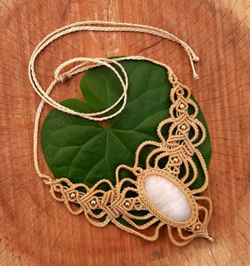 Collar de Macramé Vintage Hecho a Mano con Cuarzo Rosa, Cadena con Cristal Natural Cabujón, Joyería Tejida Ajustable Estilo Boho para Mujer - Product Image 1