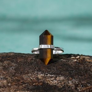 Bague en argent sterling 925 avec pointe de cristal œil de tigre naturel à double terminaison, bijoux géométriques en pierres précieuses, vente en gros - Product Image 3