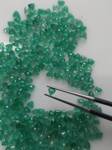 Ónix Verde Natural de 3 mm, Corte Trillón, Gema Suelta de la Mejor Calidad para la Elaboración de Joyas - Product Image 3