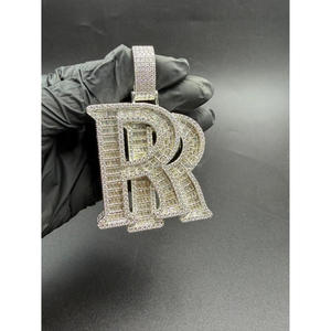 จี้ "RR" แบบกำหนดเอง ประดับเพชรแล็บโกรว์ สไตล์ฮิปฮอป สร้อยคอสุดหรู ของขวัญเครื่องประดับสุดวิจิตร - Product Image 3
