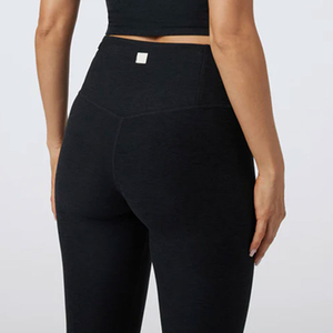 Conjunto de 2 piezas de ropa deportiva de yoga transpirable sin costuras: Top corto tipo racerback hecho a medida y leggings de cintura alta con diseño frontal. - Product Image 3