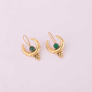 Pendientes de Aro con Diseño de Luna, Chapados en Oro, con Piedra de Ónix Verde, 45x27MM - Product Image 1