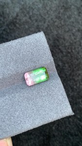 Pierre précieuse naturelle de tourmaline pastèque bicolore, taille émeraude, pierre brute certifiée IGI, couleur claire pour la fabrication de bijoux fins - Product Image 3