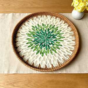 Bandeja Decorativa de Mimbre Estilo Bohemio con Nácar, Hecha a Mano, Acabado Lacado, Bandeja de Almacenamiento Tejida, Apta para Lavavajillas - Product Image 2