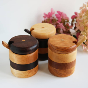 Ensemble de salières, poivrières et sucrières en bois naturel avec couvercle, design élégant et moderne, ustensiles de cuisine, vaisselle de table, salière - Product Image 1