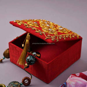 Boîte de rangement de luxe en carton épais pour bijoux de mariage, avec fermeture magnétique et design gravé - Product Image 2