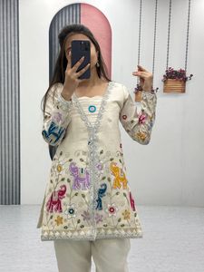 Ensemble coordonné Off White en soie pure avec broderie lourde et travail de sequins - Product Image 3