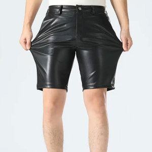 Shorts en cuir pour hommes, matériau doux de haute qualité, design moderne, coupe confortable, idéal pour les tenues décontractées, le sport et les voyages - Product Image 1