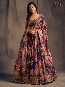 Lehenga Choli violet avec broderie florale, design réversible pour les occasions de fête - Robe de mariage traditionnelle pour femmes - Product Image 6