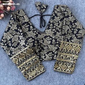 Blusa de excelente calidad en seda Dola con trabajo de tejido Zari y bordado en el borde ancho de las mangas y cuello en V acolchado a precio de mayorista. - Product Image 5