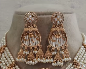 Conjunto de Collar y Pendientes de Novia Tradicionales de Latón Chapado en Oro con Imitación de Perlas Kundan, Regalo de Boda o Compromiso Indio - Product Image 2