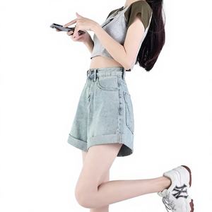 Shorts en jean pour femmes, style streetwear estival, personnalisables, de qualité supérieure, prix raisonnable, vente en gros. - Product Image 4