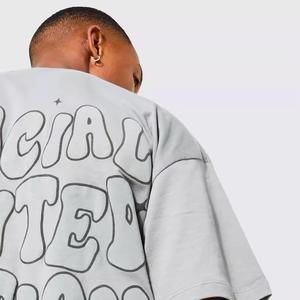 เสื้อยืดคอกลมแขนสั้นสีเทาสำหรับผู้ชาย ผ้าฝ้ายเจอร์ซีย์ทรงโอเวอร์ไซส์ พิมพ์ลายตัวอักษร สไตล์ลำลอง - Product Image 5
