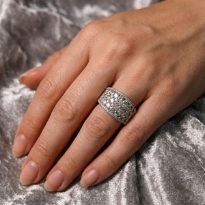 Bague de mariage sur mesure classique en or blanc massif 18 carats avec diamant véritable rond et large pour femme - Product Image 4