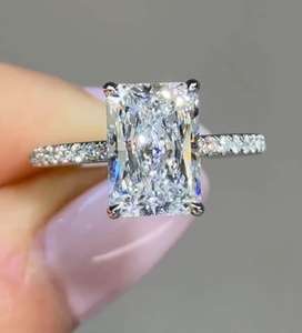 แหวนเพชรทรงรัศมี 4 กะรัต สำหรับผู้หญิง |   แหวนแต่งงานแบบซ่อนรูปวงแหวน Halo Solitaire |   เครื่องประดับเจ้าสาวทองคำ 18K สุดหรู - Product Image 1