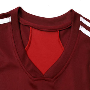 Nouvelle conception de tenue de football, vêtements de sport, 100% polyester, unisexe, short de sport, maillots de club de football, séchage rapide, respirant, uniforme de football - Product Image 3
