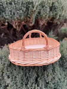 Plateau de service minimaliste en bois et rotin, parfait pour organiser le comptoir de cuisine et servir des fruits sur la table à manger - Product Image 4