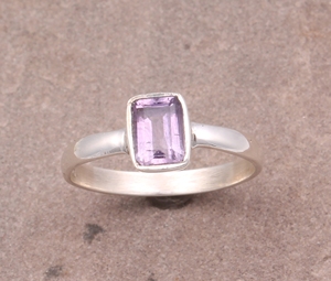 Vente en gros Bague en argent sterling 925 sertie de pierres naturelles Améthyste pour femmes Bijoux de fiançailles classiques Cadeau de mariage - Product Image 4