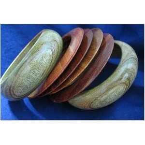 Bracelets élégants en résine et en bois pour des bijoux classiques - Product Image 6